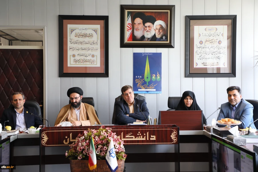 دکتر خنیفر در نشست با مدیران استانی:

مدیران با درایت خود ظرفیت های پنهان را اشکار و خیز بلندی به سمت پذیرش دانشجو و تکمیل ظرفیت در سال آینده بردارند 3