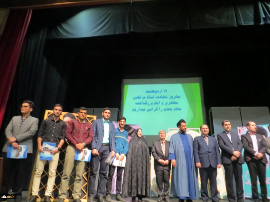 رئیس مجمع نمایندگان گیلان در جشن نکوداشت مقام معلم و هفته سرآمدی آموزش در دانشگاه فرهنگیان گیلان خطاب به دانشجویان : دانشمندان فردا امروز از شما می آموزند. 6