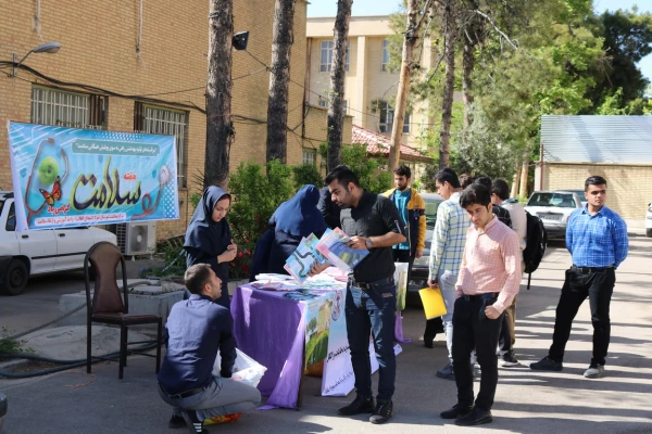 بمناسبت هفته سلامت غرفه سلامت در دانشگاه فرهنگیان فارس دایر گردید 4