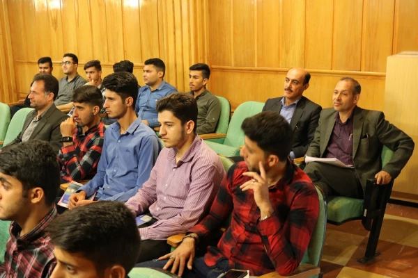 نشست با دانش آموختگان (نو معلمان) دانشگاه فرهنگیان فارس به مناسبت دهه سرآمدی آموزش 6