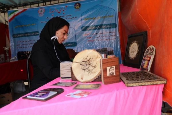 به مناسبت دهه سرآمدی آموزش و بزرگداشت مقام معلم همایش دانشجویی قومیت های دانشگاه فرهنگیان فارس با دعوت از نمایندگانی از سایر دستگاهها برگزار گردید 3