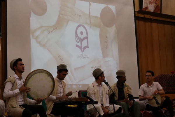 به مناسبت دهه سرآمدی آموزش و بزرگداشت مقام معلم همایش دانشجویی قومیت های دانشگاه فرهنگیان فارس با دعوت از نمایندگانی از سایر دستگاهها برگزار گردید 8