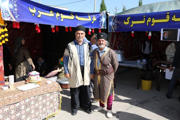 به مناسبت دهه سرآمدی آموزش و بزرگداشت مقام معلم همایش دانشجویی قومیت های دانشگاه فرهنگیان فارس با دعوت از نمایندگانی از سایر دستگاهها برگزار گردید 13