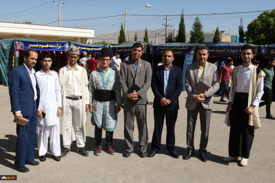 به مناسبت دهه سرآمدی آموزش و بزرگداشت مقام معلم همایش دانشجویی قومیت های دانشگاه فرهنگیان فارس با دعوت از نمایندگانی از سایر دستگاهها برگزار گردید 18