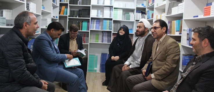 بازدید رییس دانشگاه فرهنگیان از نمایشگاه بین المللی کتاب 2