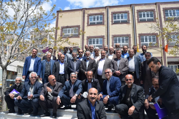 هم اندیشی پیشکسوتان ستاد امداد و پشتیبانی ومدیران مجتمع های آموزشی دوران دفاع مقدس استان چهارمحال و بختیاری