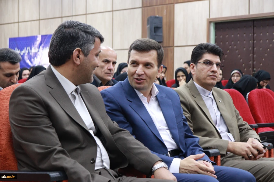 معاون سیاسی امنیتی استانداری زنجان در مراسم هفته سرآمدی در دانشگاه فرهنگیان استان زنجان گفت:

دانشگاه فرهنگیان،دانشگاهی، که می تواند انسان هایی را پرورش دهد که هم واجد نوآوری و بداعت باشند و هم بتوانند این شاخصه را در نسل آینده پرورش دهند. 2