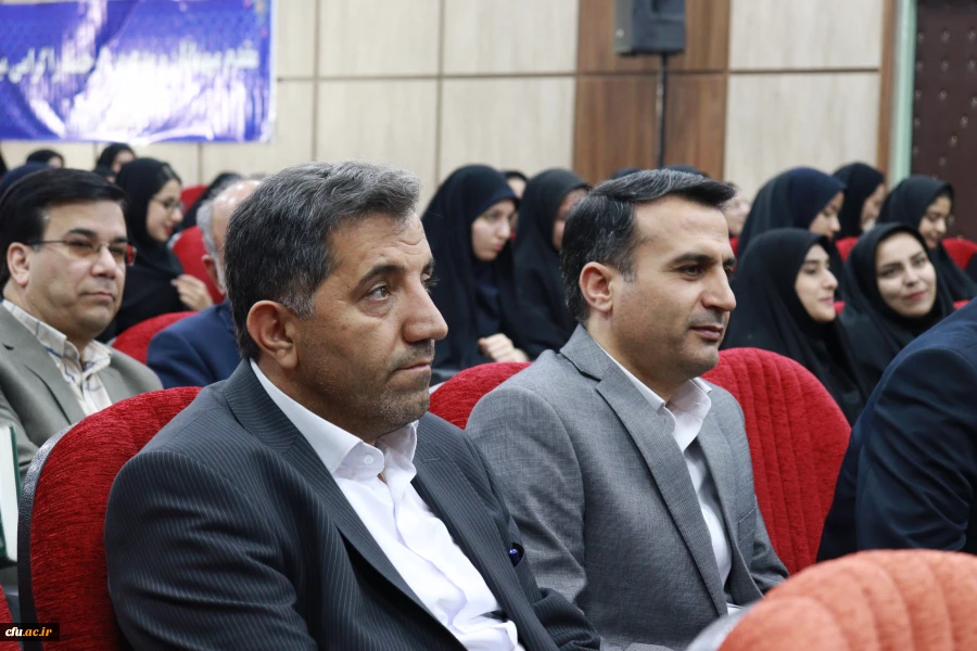 معاون سیاسی امنیتی استانداری زنجان در مراسم هفته سرآمدی در دانشگاه فرهنگیان استان زنجان گفت:

دانشگاه فرهنگیان،دانشگاهی، که می تواند انسان هایی را پرورش دهد که هم واجد نوآوری و بداعت باشند و هم بتوانند این شاخصه را در نسل آینده پرورش دهند. 3