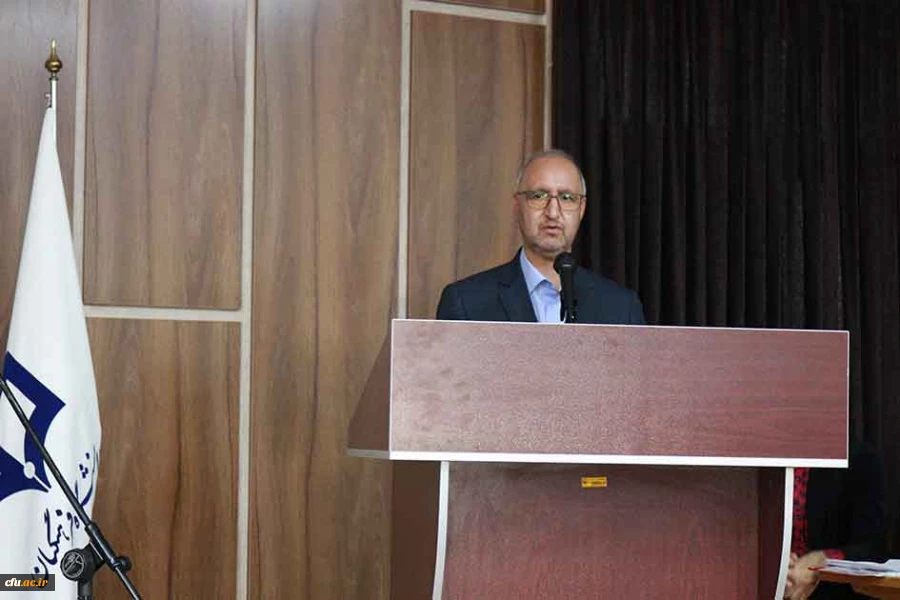 معاون سیاسی امنیتی استانداری زنجان در مراسم هفته سرآمدی در دانشگاه فرهنگیان استان زنجان گفت:

دانشگاه فرهنگیان،دانشگاهی، که می تواند انسان هایی را پرورش دهد که هم واجد نوآوری و بداعت باشند و هم بتوانند این شاخصه را در نسل آینده پرورش دهند. 2