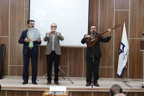 معاون سیاسی امنیتی استانداری زنجان در مراسم هفته سرآمدی در دانشگاه فرهنگیان استان زنجان گفت:

دانشگاه فرهنگیان،دانشگاهی، که می تواند انسان هایی را پرورش دهد که هم واجد نوآوری و بداعت باشند و هم بتوانند این شاخصه را در نسل آینده پرورش دهند. 5