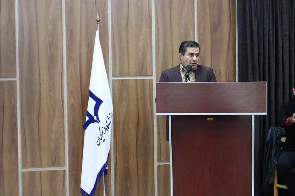 معاون سیاسی امنیتی استانداری زنجان در مراسم هفته سرآمدی در دانشگاه فرهنگیان استان زنجان گفت:

دانشگاه فرهنگیان،دانشگاهی، که می تواند انسان هایی را پرورش دهد که هم واجد نوآوری و بداعت باشند و هم بتوانند این شاخصه را در نسل آینده پرورش دهند. 8