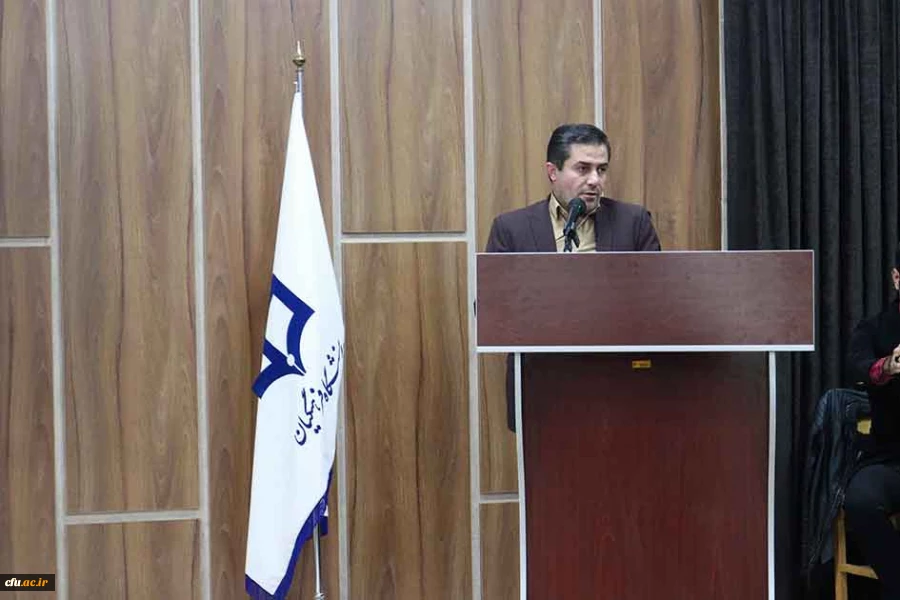 معاون سیاسی امنیتی استانداری زنجان در مراسم هفته سرآمدی در دانشگاه فرهنگیان استان زنجان گفت:

دانشگاه فرهنگیان،دانشگاهی، که می تواند انسان هایی را پرورش دهد که هم واجد نوآوری و بداعت باشند و هم بتوانند این شاخصه را در نسل آینده پرورش دهند. 8