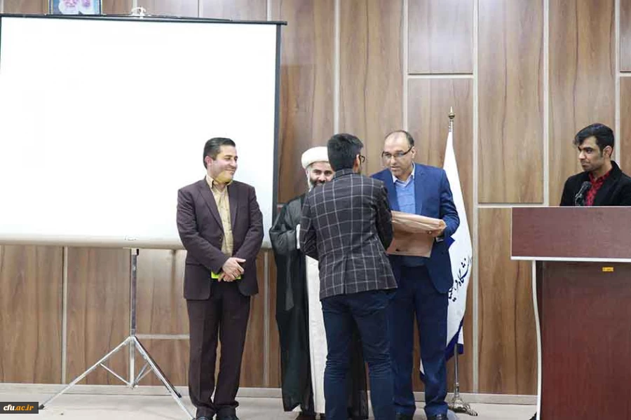 معاون سیاسی امنیتی استانداری زنجان در مراسم هفته سرآمدی در دانشگاه فرهنگیان استان زنجان گفت:

دانشگاه فرهنگیان،دانشگاهی، که می تواند انسان هایی را پرورش دهد که هم واجد نوآوری و بداعت باشند و هم بتوانند این شاخصه را در نسل آینده پرورش دهند. 9