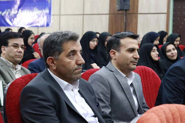 معاون سیاسی امنیتی استانداری زنجان در مراسم هفته سرآمدی در دانشگاه فرهنگیان استان زنجان گفت:

دانشگاه فرهنگیان،دانشگاهی، که می تواند انسان هایی را پرورش دهد که هم واجد نوآوری و بداعت باشند و هم بتوانند این شاخصه را در نسل آینده پرورش دهند. 12