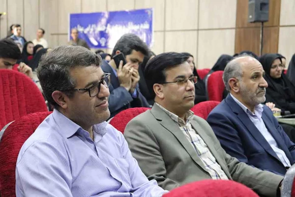 معاون سیاسی امنیتی استانداری زنجان در مراسم هفته سرآمدی در دانشگاه فرهنگیان استان زنجان گفت:

دانشگاه فرهنگیان،دانشگاهی، که می تواند انسان هایی را پرورش دهد که هم واجد نوآوری و بداعت باشند و هم بتوانند این شاخصه را در نسل آینده پرورش دهند. 13