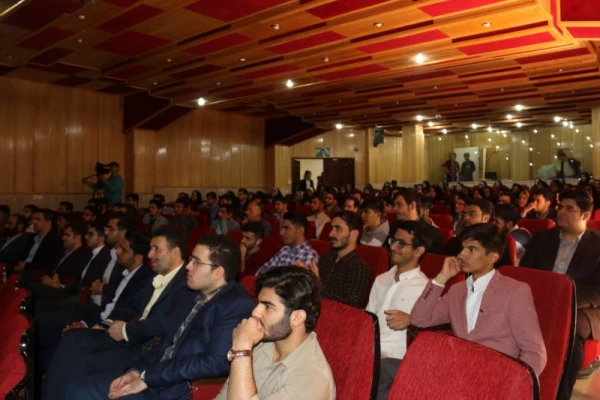 مدیرکل فرهنگی دانشگاه فرهنگیان در اختتامیه مرحله کشوری جشنواره فرهنگی دانشجومعلمان در یزد:

رسالت اصلی دانشگاه فرهنگیان تربیت نیروی انسانی کیفی است.

 8