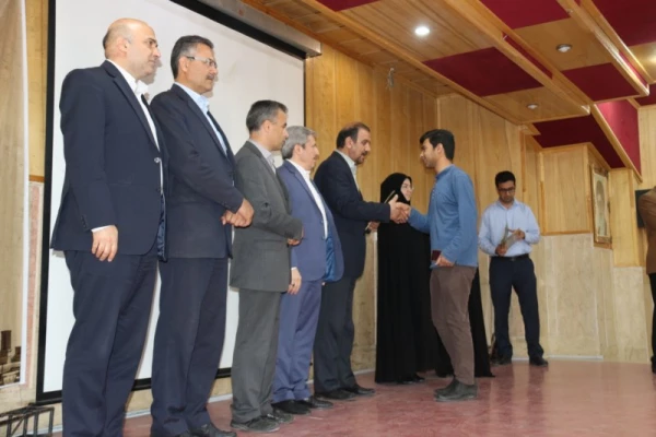 مدیرکل فرهنگی دانشگاه فرهنگیان در اختتامیه مرحله کشوری جشنواره فرهنگی دانشجومعلمان در یزد:

رسالت اصلی دانشگاه فرهنگیان تربیت نیروی انسانی کیفی است.

 19