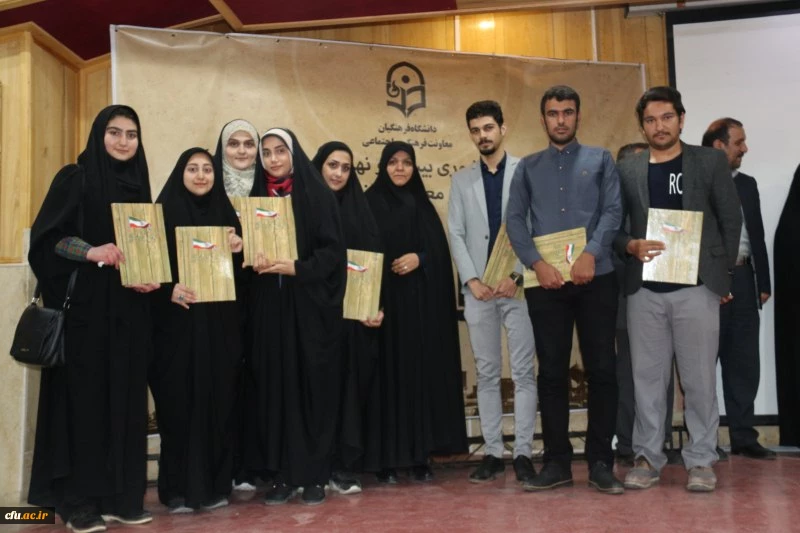 مدیرکل فرهنگی دانشگاه فرهنگیان در اختتامیه مرحله کشوری جشنواره فرهنگی دانشجومعلمان در یزد:

رسالت اصلی دانشگاه فرهنگیان تربیت نیروی انسانی کیفی است.

 8