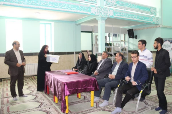 در دانشگاه فرهنگیان یزد برگزار گردید:

انتخابات مدیران مسئول نشریات دانشجویی دانشگاه فرهنگیان
 12