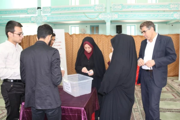 در دانشگاه فرهنگیان یزد برگزار گردید:

انتخابات مدیران مسئول نشریات دانشجویی دانشگاه فرهنگیان
 9