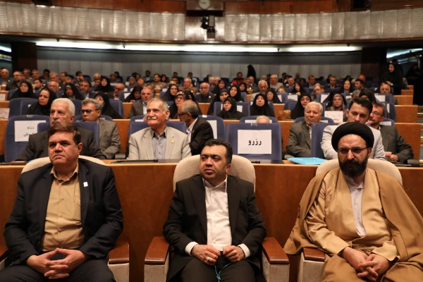 معاون آموزشی وتحصیلات تکمیلی دانشگاه در آیین نکوداشت یکصد سالگی تربیت معلم:

گرامیداشت روز و هفته معلم اقدامی نمادین در اهتمام و مشارکت جدی دولت و ملت در ارتقای سطح کمی و کیفی آموزش 2