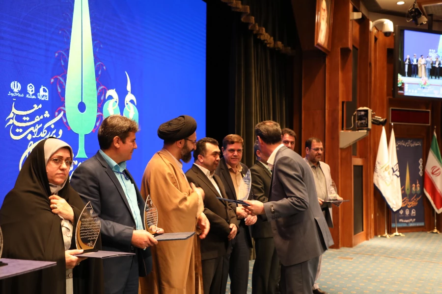 معاون آموزشی وتحصیلات تکمیلی دانشگاه در آیین نکوداشت و تقدیر از هیات علمی نمونه دانشگاه فرهنگیان:

گرامیداشت روز و هفته معلم اقدامی نمادین در اهتمام و مشارکت جدی دولت و ملت در ارتقای سطح کمی و کیفی آموزش 2