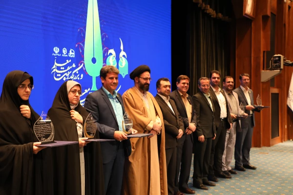 معاون آموزشی وتحصیلات تکمیلی دانشگاه در آیین نکوداشت و تقدیر از هیات علمی نمونه دانشگاه فرهنگیان:

گرامیداشت روز و هفته معلم اقدامی نمادین در اهتمام و مشارکت جدی دولت و ملت در ارتقای سطح کمی و کیفی آموزش 3