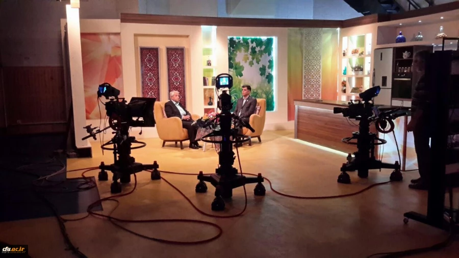 حضور جناب آقای دکتر انار نژاد مدیریت دانشکاه فرهنگیان فارس در برنامه نگاه روز صدا و سیمای مرکز استان فارس و معرفی این دانشگاه 3