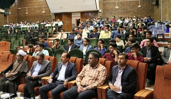 به مناسبت هفته سراهای دانشجویی از خوابگاه های دانشجویی نمونه در دانشگاه فرهنگیان کرمان تجلیل شد.