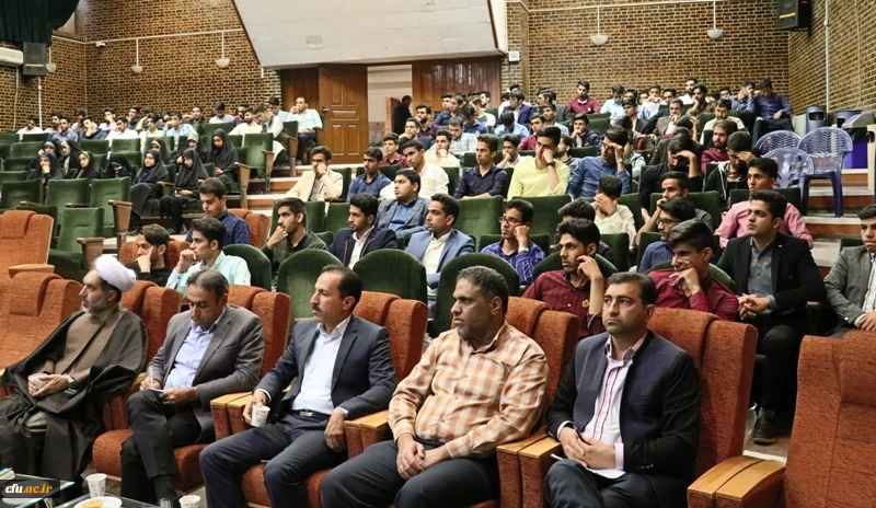 به مناسبت هفته سراهای دانشجویی از خوابگاه های دانشجویی نمونه در دانشگاه فرهنگیان کرمان تجلیل شد.