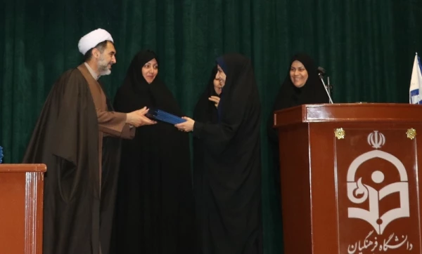 به مناسبت هفته سراهای دانشجویی از خوابگاه های دانشجویی نمونه در دانشگاه فرهنگیان کرمان تجلیل شد.