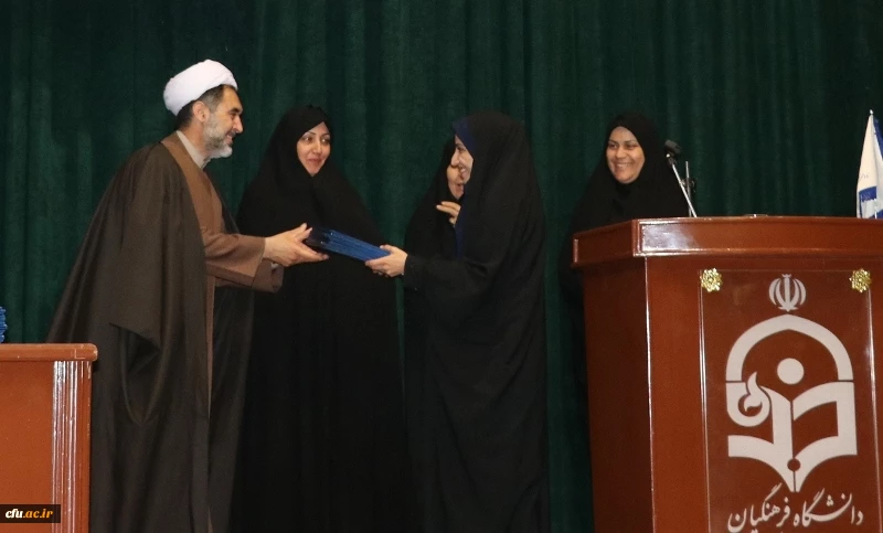 به مناسبت هفته سراهای دانشجویی از خوابگاه های دانشجویی نمونه در دانشگاه فرهنگیان کرمان تجلیل شد.