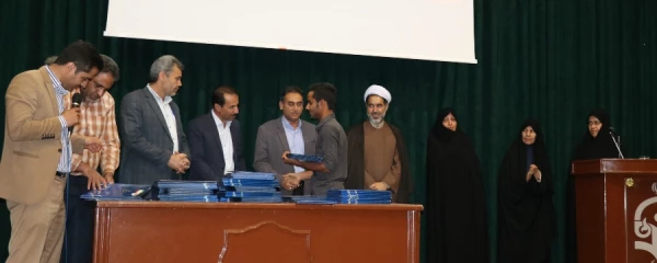 به مناسبت هفته سراهای دانشجویی از خوابگاه های دانشجویی نمونه در دانشگاه فرهنگیان کرمان تجلیل شد.