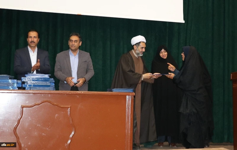 به مناسبت هفته سراهای دانشجویی از خوابگاه های دانشجویی نمونه در دانشگاه فرهنگیان کرمان تجلیل شد.