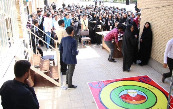 تیم نیک از پردیس شهید باهنر دانشگاه فرهنگیان کرمان در مسابقه نجات تخم مرغ به مقام قهرمانی دست یافت.