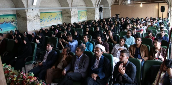 تیم نیک از پردیس شهید باهنر دانشگاه فرهنگیان کرمان در مسابقه نجات تخم مرغ به مقام قهرمانی دست یافت.