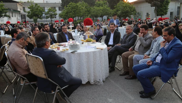 برگزاری مراسم به مناسبت بزرگداشت مقام معلم و دهه سرآمدی آموزش در پردیس امام خمینی (ره)گرگان 2