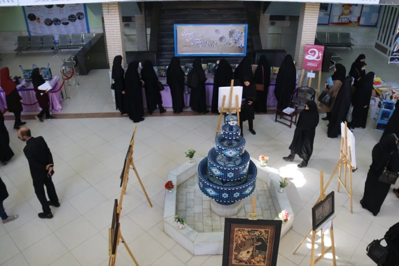 در دهه سرآمدی آموزش انجام شد:

برگزاری نمایشگاه دستاوردهای آموزشی در دانشگاه فرهنگیان یزد
 4