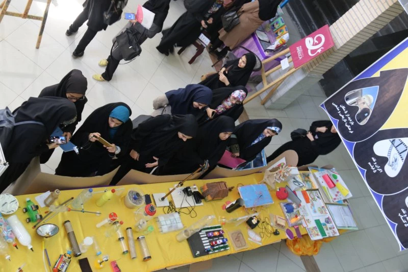 در دهه سرآمدی آموزش انجام شد:

برگزاری نمایشگاه دستاوردهای آموزشی در دانشگاه فرهنگیان یزد
 5