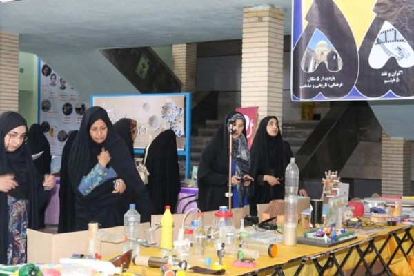 در دهه سرآمدی آموزش انجام شد:

برگزاری نمایشگاه دستاوردهای آموزشی در دانشگاه فرهنگیان یزد
 11