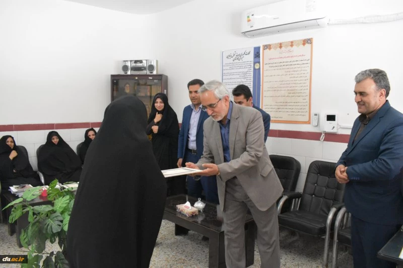 در دهه سرآمدی آموزش صورت پذیرفت:

بازدید مسئولان آموزش و پرورش و دانشگاه فرهنگیان یزد از مدارس مجری طرح کارورزی
 4