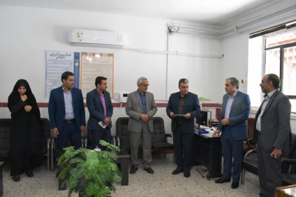 در دهه سرآمدی آموزش صورت پذیرفت:

بازدید مسئولان آموزش و پرورش و دانشگاه فرهنگیان یزد از مدارس مجری طرح کارورزی
 5