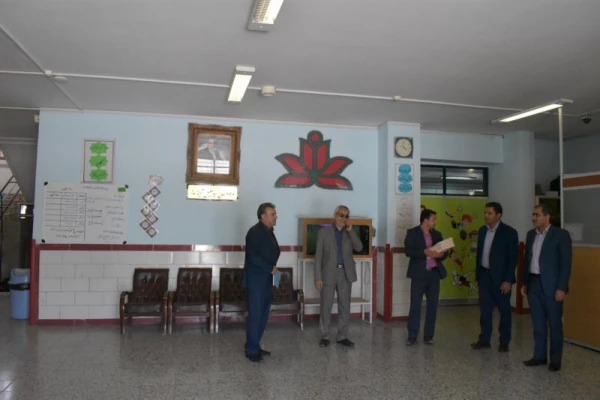 در دهه سرآمدی آموزش صورت پذیرفت:

بازدید مسئولان آموزش و پرورش و دانشگاه فرهنگیان یزد از مدارس مجری طرح کارورزی
 7