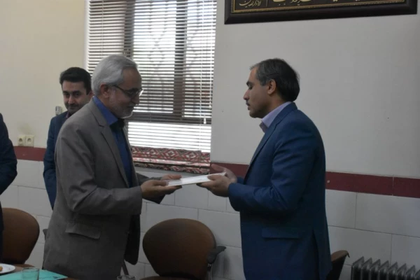 در دهه سرآمدی آموزش صورت پذیرفت:

بازدید مسئولان آموزش و پرورش و دانشگاه فرهنگیان یزد از مدارس مجری طرح کارورزی
 9