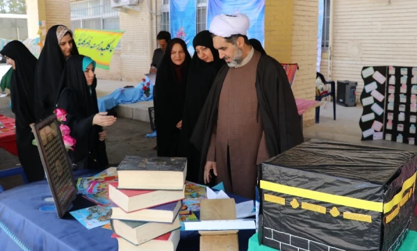 افتتاح نمایشگاه عترت و قرآن کریم در پردیس شهید باهنر (خواهران ) دانشگاه فرهنگیان کرمان