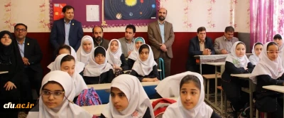 رییس دانشگاه فرهنگیان در بازدید از مدرسه شهید زیوری به مناسبت روز کارورزی:

رسالت معلم در برهه حساس کنونی پاشیدن بذر نشاط و امید در میان دانش آموزان است