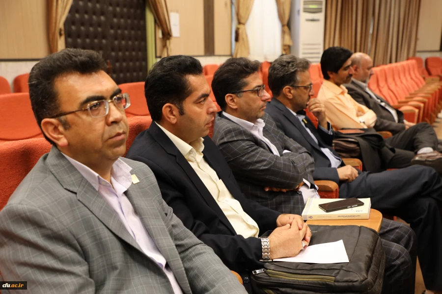 دکتر خنیفر در جلسه هم اندیشی با اعضاء هیات علمی پیمانی:

تشکیل جلسه و پیگیری مطالبات اعضای هیات علمی با رویکرد حل مسئله و ارائه راه حل است 4