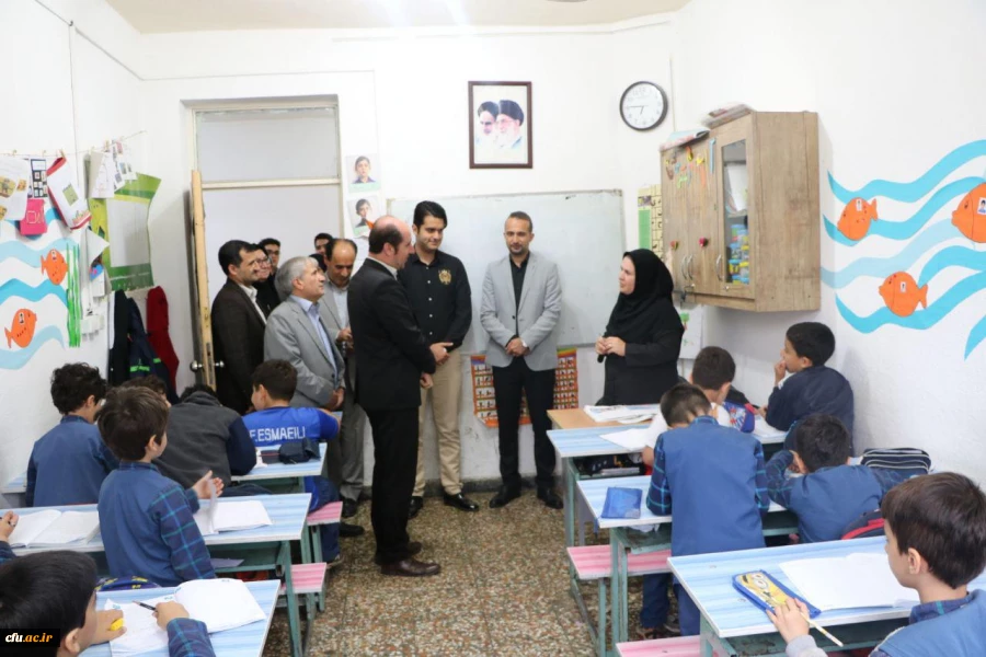 دکتر احد زاده سرپرست مدیریت استانی دانشگاه فرهنگیان بمناسبت هفته سرآمدی آموزش از مدارس مجری طرح کارورزی بازدید بعمل آورد. 3