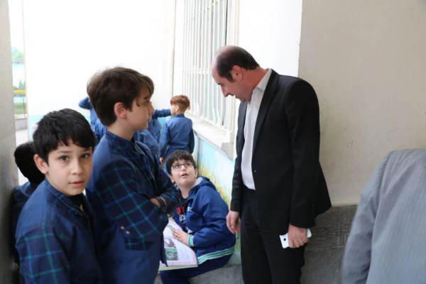 دکتر احد زاده سرپرست مدیریت استانی دانشگاه فرهنگیان بمناسبت هفته سرآمدی آموزش از مدارس مجری طرح کارورزی بازدید بعمل آورد. 4