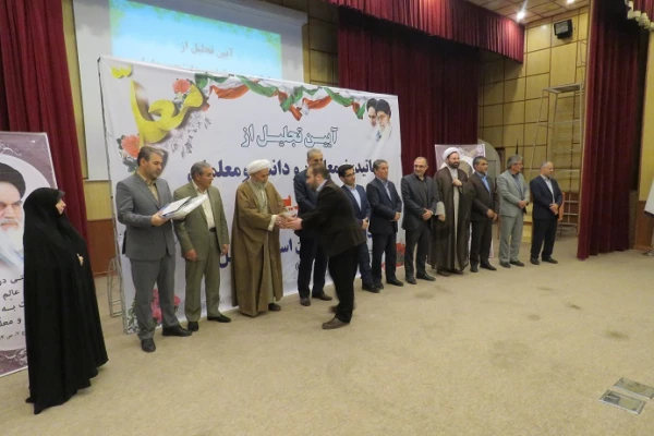 به مناسبت گرامیداشت دهه سرآمدی آموزش برگزار شد:

آیین تجلیل از اساتید، نومعلمان و دانشجومعلمان دانشگاه فرهنگیان استان اردبیل 2